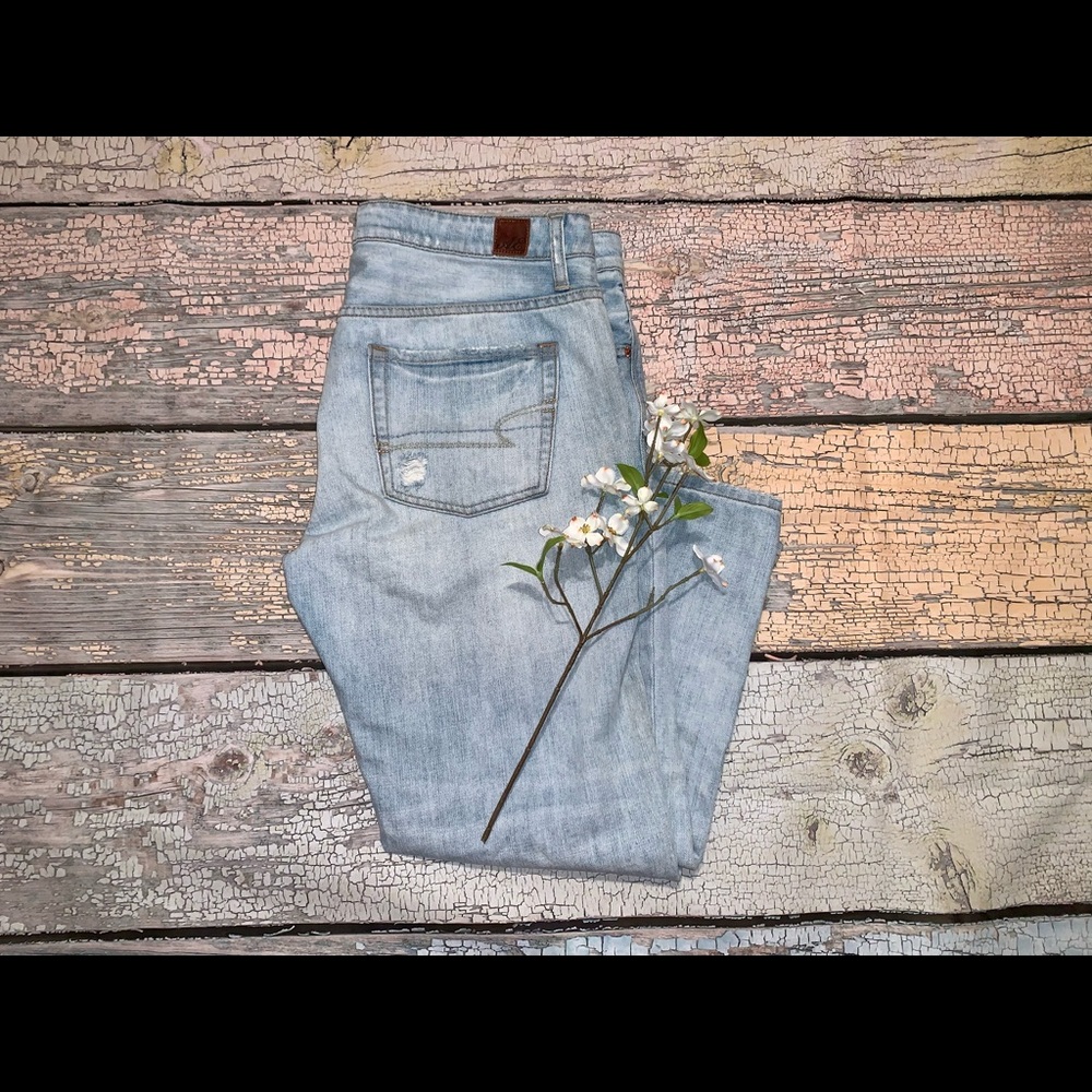AE Light Wash Distressed Jeans